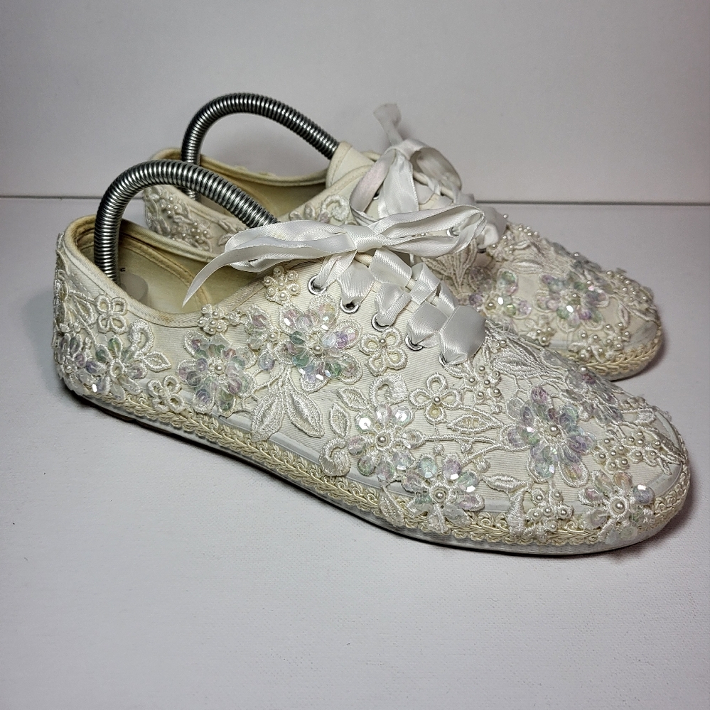 Cobblestone White Canvas Floral Embroidered Beaded Bridal Tennis Shoes Size 8.5